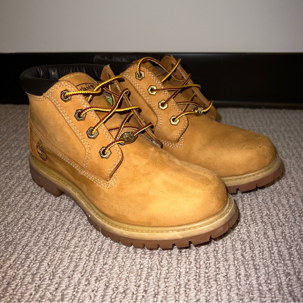 Timberland Women’s Nellie Waterproof Chukka Boots size 6.5